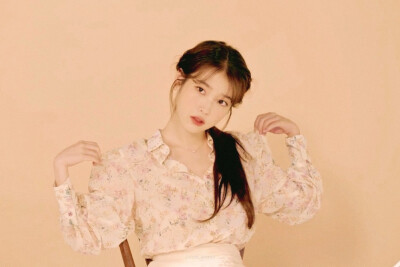 IU 李知恩 cr：Pink_MyEun