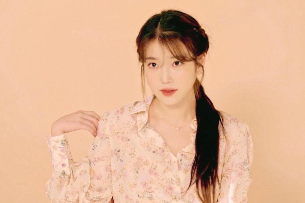 IU 李知恩 cr：Pink_MyEun