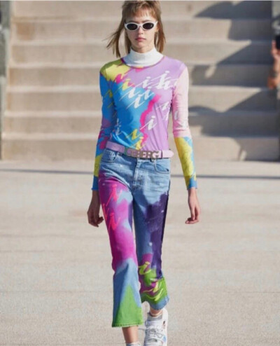 Iceberg 2020春夏系列，彩色缤纷的服饰， ​​​酷爱运动又个性十足的少女。 ​​​​