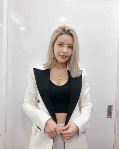 金容仙 颂乐 solar
mamamoo ins官号搬运
（拿图点个赞8搬运不易٩(•̤̀ᵕ•̤́๑)ᵒᵏᵎᵎᵎᵎ）