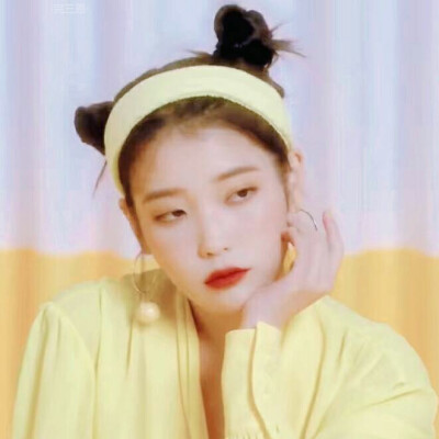 IU dt完三恩
“越过这条线我会厉色，Stop it 保持距离。”——《BBIBBI》