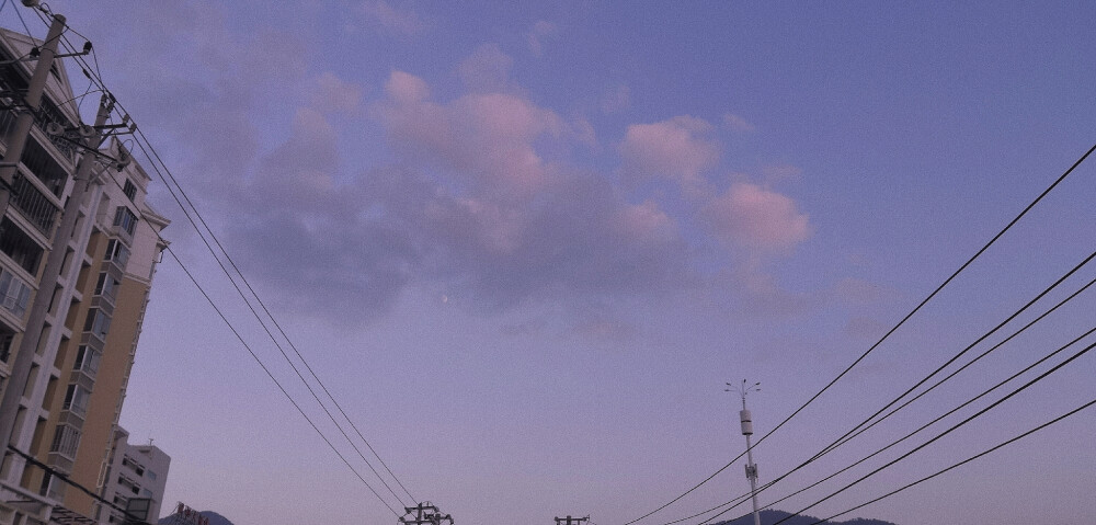 一出门就看见你了