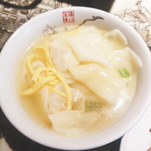 绿茶

鲜虾馄饨  葱香烤鸡  麻婆豆腐  油爆虾
