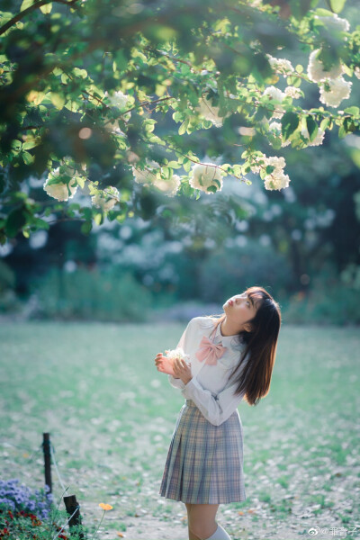 #好想看你穿制服的样子##花物语##日系写真#
『花物语』
出境:@罪音子
摄影：@内田真遥 