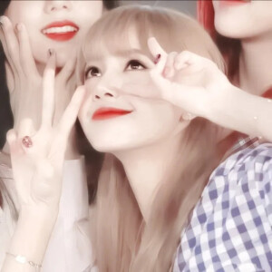 女生头像 | blackpink

·이건 아무 감동 없는 love story
                                            ——《SOLO》