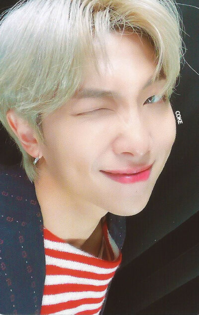 金南俊
特别版阿米棒的小卡
cr：Cokekookv