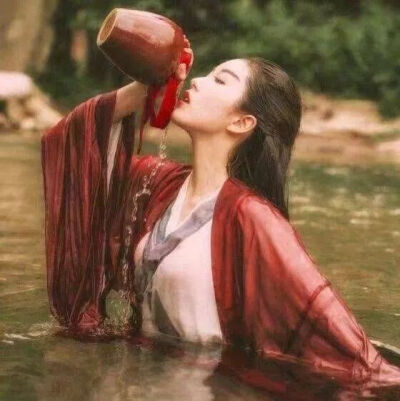 风透湘帘花满庭，庭前春色自多情
古风女头 真人 自然 仙气