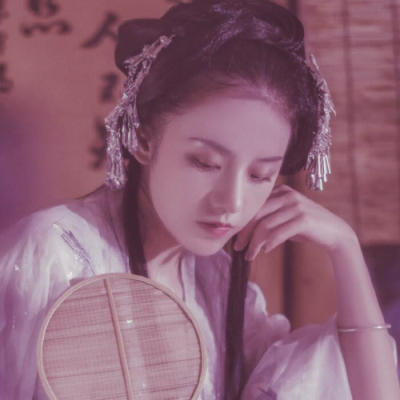 风透湘帘花满庭，庭前春色自多情
古风女头 真人 自然 仙气