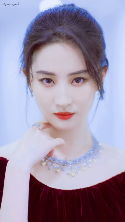 #刘亦菲#｜ 尚美巴黎CHAUMET
今天也是夸天仙姐姐的一天呜呜呜呜呜 ​
cr@Azure-epic