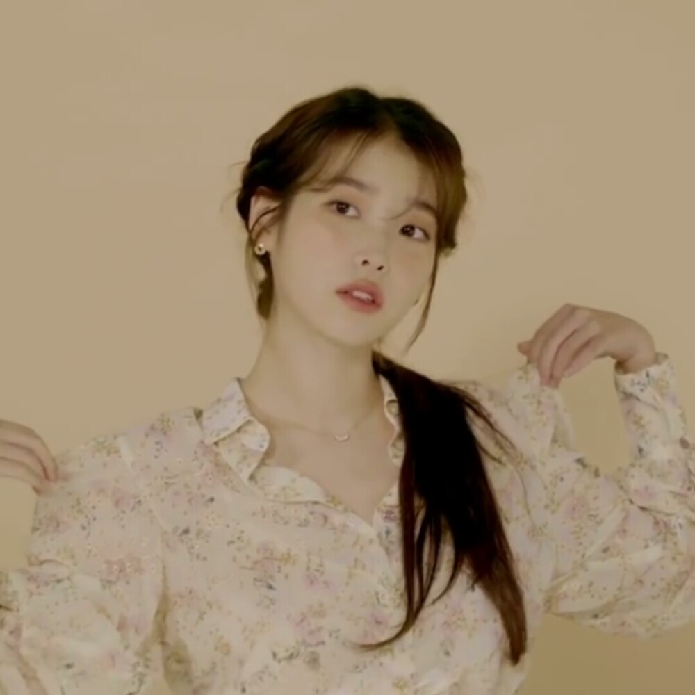 IU。看简介。
都给我改!!改完了d爆我!
还有两张在评论。