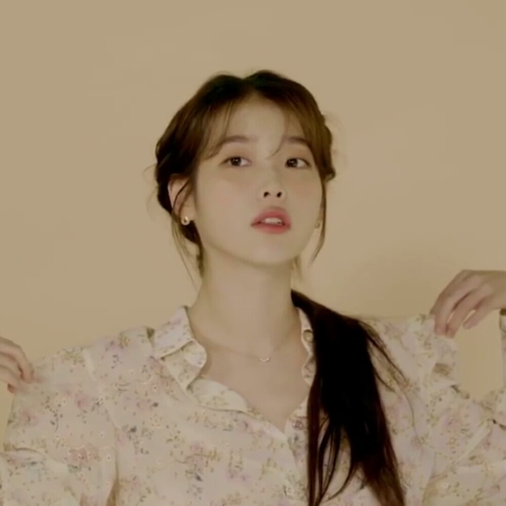 IU。看简介。
都给我改!!改完了d爆我!
还有两张在评论。