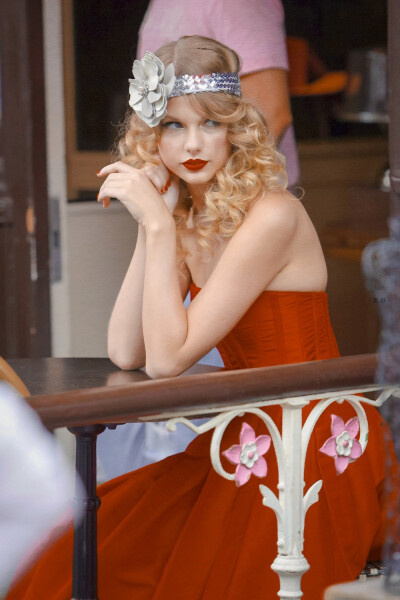 Taylor Swift泰勒·斯威夫特