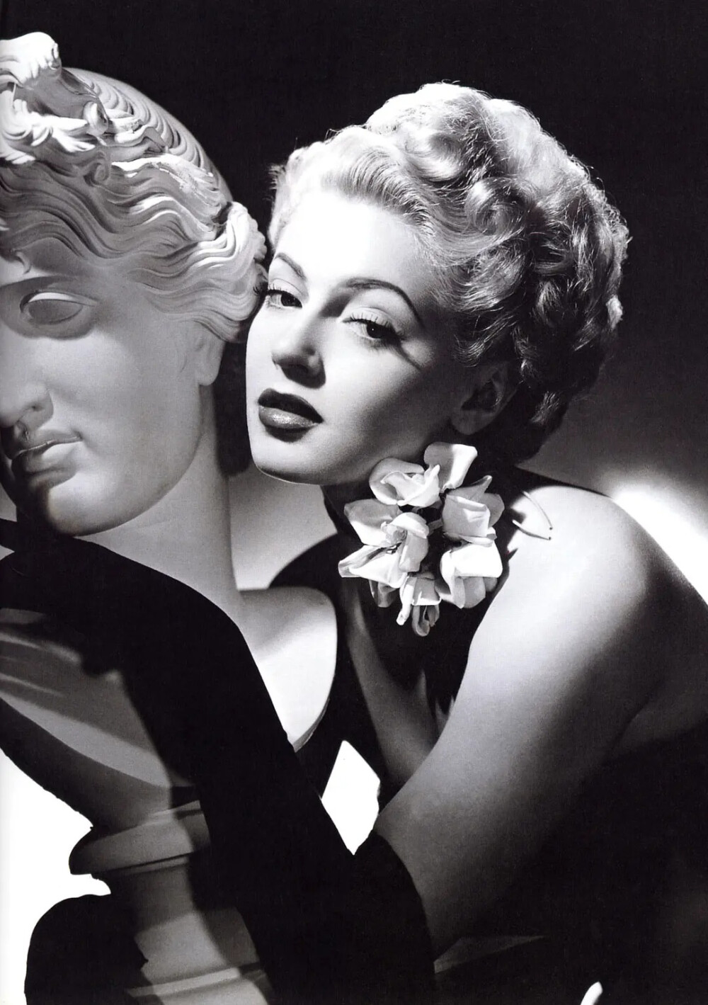 拉娜·特纳
Lana Turner