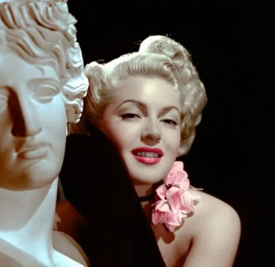 拉娜·特纳
Lana Turner