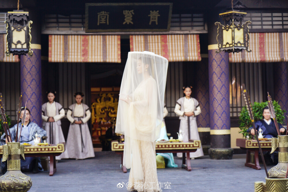 楚乔传
李沁 饰 元淳