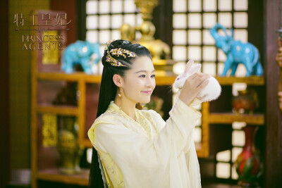 楚乔传
李沁 饰 元淳