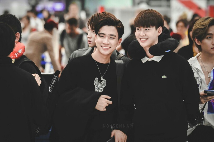 黄明明王俊勇787878 20190110曼谷→上海 图片来自微博