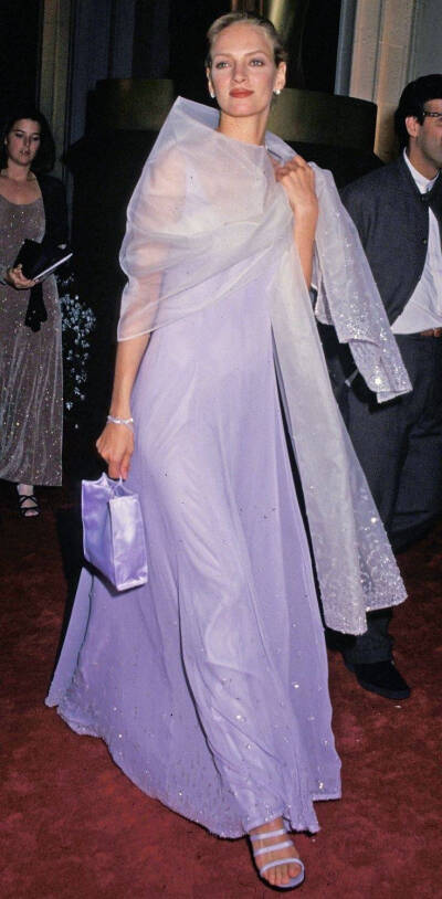 Uma Thurman in Prada
Oscar 3/27/1995
[weibo@-slyvieCX-]