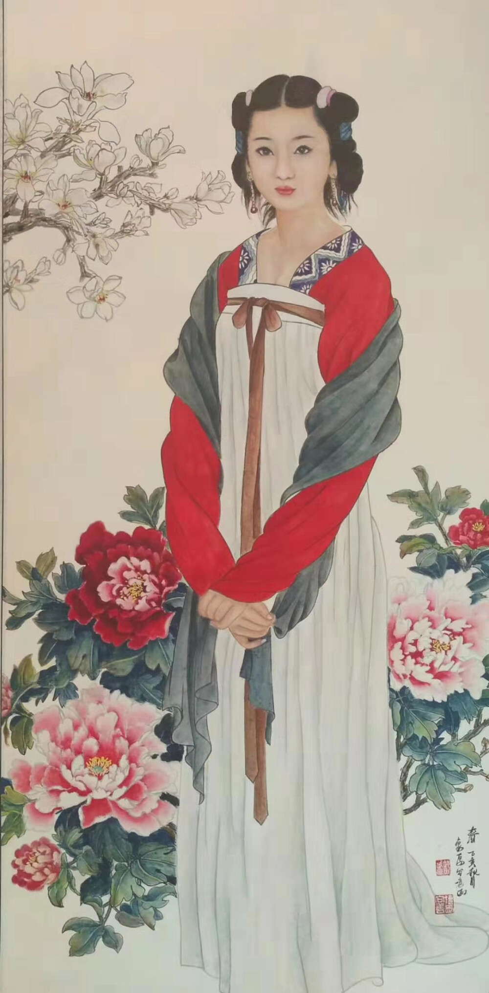 舒象厚， 1979年生于湖南怀化；中国当代著名实力派画家，工笔人物，牡丹，花鸟，山水画重彩画创始人；现在为国家一级画师，中国画院画家；中国美术家会员，中国古今文化研究主任；中国齐白石，张大千研究理事会！
师傅从张本平，孙其峰（陈枫老师大弟子）得到陈枫，张本平的指导研究，并在范曾，何家英，王美芳，赵国经，舒春光，吴昌硕，傅抱石等书籍研究！
1996年进入湖南美术学院绘画系学习中国画，2003年毕业绘画设计师?；婊淌?，创办的《舒心一堂画院》、中国艺术研究院博士生导师、当代工笔人物画协会员、广州美术学院工笔画研究枫雅斋画家，《枫雅斋画院》、导师 广州美术馆名誉主任。 曾获国家“有突出贡献的祖国成立70周年青年荣誉展