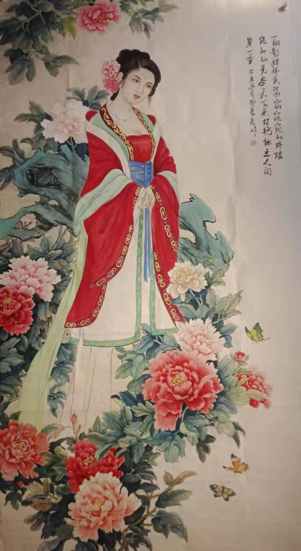 舒象厚， 1979年生于湖南怀化；中国当代著名实力派画家，工笔人物，牡丹，花鸟，山水画重彩画创始人；现在为国家一级画师，中国画院画家；中国美术家会员，中国古今文化研究主任；中国齐白石，张大千研究理事会！
师傅从张本平，孙其峰（陈枫老师大弟子）得到陈枫，张本平的指导研究，并在范曾，何家英，王美芳，赵国经，舒春光，吴昌硕，傅抱石等书籍研究！
1996年进入湖南美术学院绘画系学习中国画，2003年毕业绘画设计师。绘画教师，创办的《舒心一堂画院》、中国艺术研究院博士生导师、当代工笔人物画协会员、广州美术学院工笔画研究枫雅斋画家，《枫雅斋画院》、导师 广州美术馆名誉主任。 曾获国家“有突出贡献的祖国成立70周年青年荣誉展