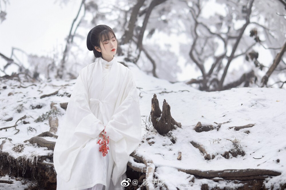 /世味稠，岁绵长
出镜|@二鱼阿
摄影丨@_影子呀
#成都约拍##重庆约拍# ​​​