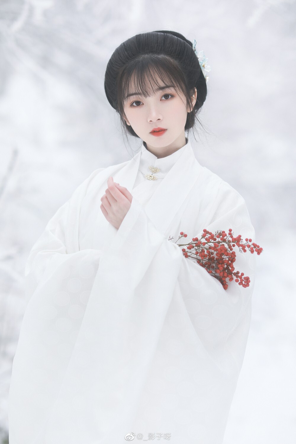 /世味稠，岁绵长
出镜|@二鱼阿
摄影丨@_影子呀
#成都约拍##重庆约拍# ​​​