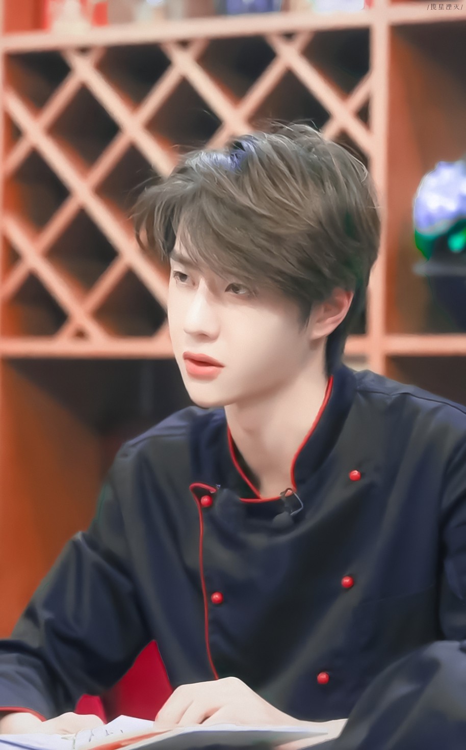 200430天天向上抖音截修uniq王一博crlogo