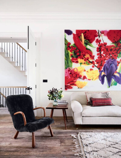 西伦敦别墅，引人注目的艺术品和古典家具为室内带来了特色。同时房子需要舒适感，建立温暖的生活氛围，软化建筑。
by Alex Michaelis ​​​