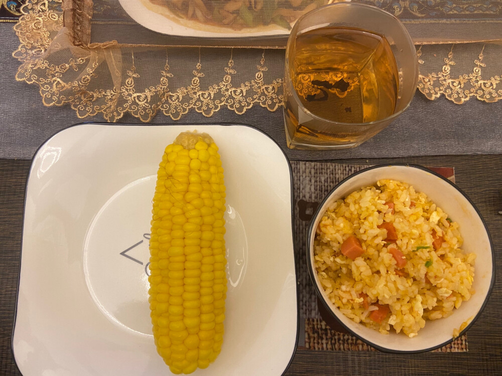 番茄蛋炒饭+玉米棒+black tea