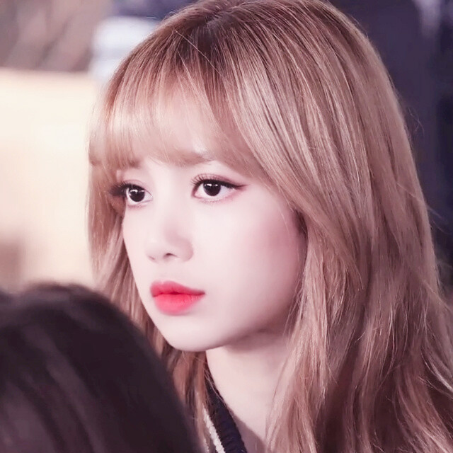 lalisa manoban ☪ 甜豆莎