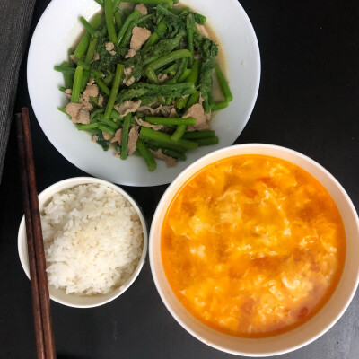 2019.08.17
番茄鸡蛋汤+肉片炒南瓜藤