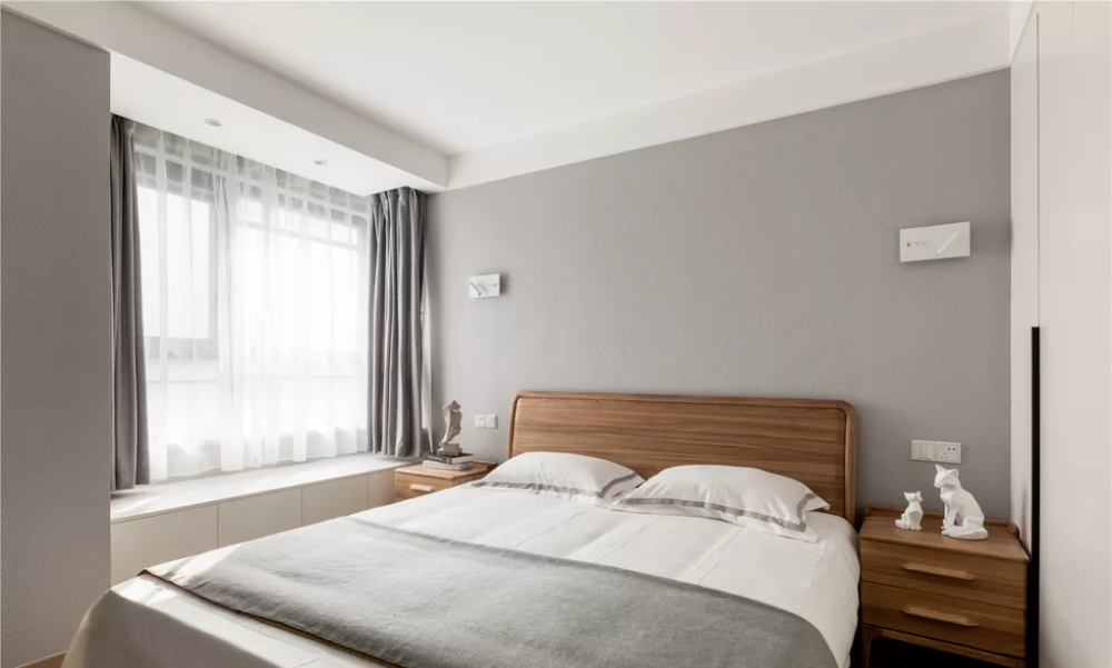 “在自己喜欢的时间里，按照自己喜欢的方式，去做自己喜欢做的事，对我而言便是自由人的定义。”
135㎡的北欧风3室2厅，大面积的原木色使得整个空间更显自然舒适，配合浅色调也让整体在视觉效果上更为开阔。
生活不一定要轰轰烈烈，也许就是细水长流，在舒适的沙发里葛优躺，在安静的书房里沉淀自己，一切都随心所欲，一切便是自由。✌️