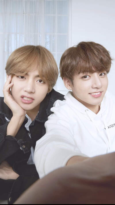 金泰亨
BTS WORLD