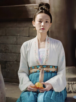 书卷墨香温如玉。