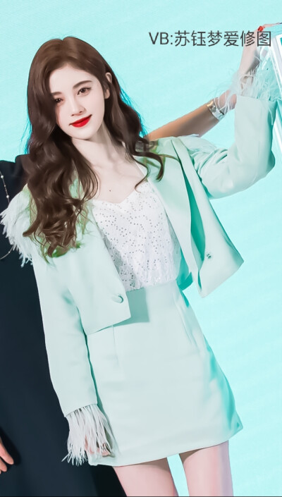 自推微博
微博名:苏钰梦爱修图
火山:Dirdy.苏钰梦吖