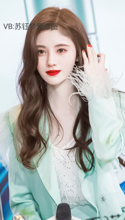 自推微博
微博名:苏钰梦爱修图
火山:Dirdy.苏钰梦吖