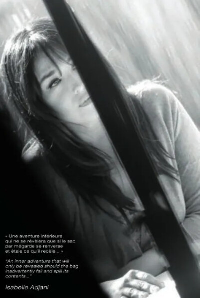 阿佳妮在2008~2009年拍摄的宣传照，为Lancel（兰姿，法国箱包品牌）代言。