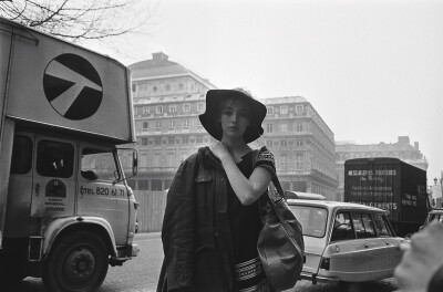 伊莎贝拉·阿佳妮 (Isabelle Adjani)
1974年巴黎街头
摄影师：Claude Azoulay