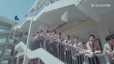 啊啊啊是大岛男孩们啊！
截的一个个都可以变成表情包了（哭笑）
≮咸鸡蛋炒鸡蛋.加盐≯