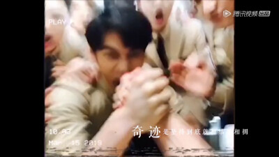 啊啊啊是大岛男孩们啊！
截的一个个都可以变成表情包了（哭笑）
≮咸鸡蛋炒鸡蛋.加盐≯