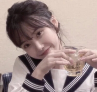 本来想买一件羽绒服，但要一千多，然后再想想，买点感冒药才几十块钱，嗯，还是买感冒药划算一点