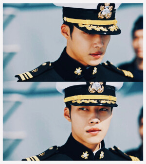 ◾️TheKing永远的君主

 胶片风格  /   曹影 /  禹棹奂