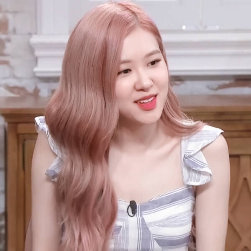 rosé/禁一切
“我不会因为别人的评价 去否定我对她的喜欢”