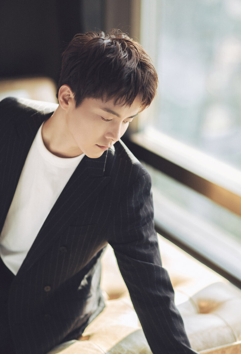 马天宇条纹西装