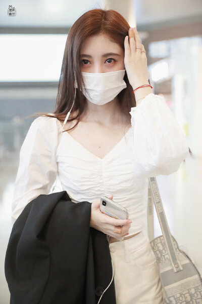 鞠婧祎机场
图源wb见水印