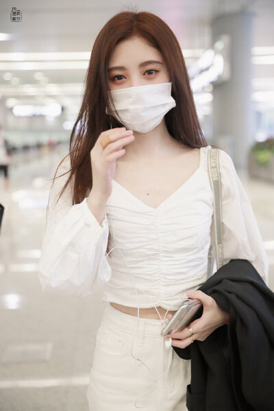 鞠婧祎机场
图源wb见水印