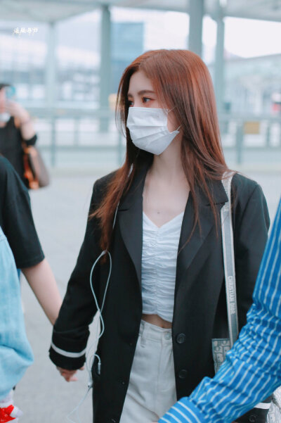 鞠婧祎机场
图源wb见水印