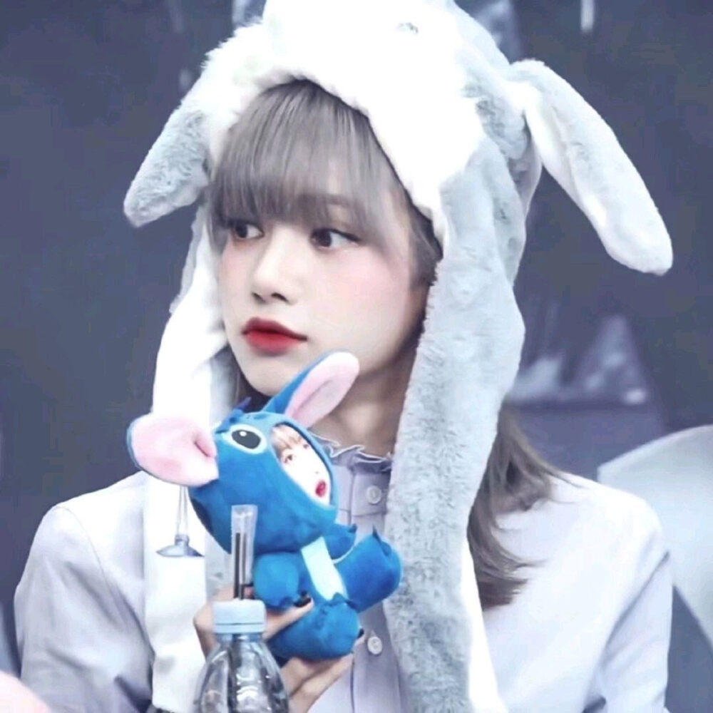 大家好，我是婉儿这是我第一个作品，最近追青春有你爱上了Lisa，哦买嘎