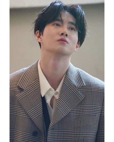 金俊勉
“如果享受等待的话 那定是爱吧”
愿我们温柔的小队平安健康的回来 爱丽等你回家