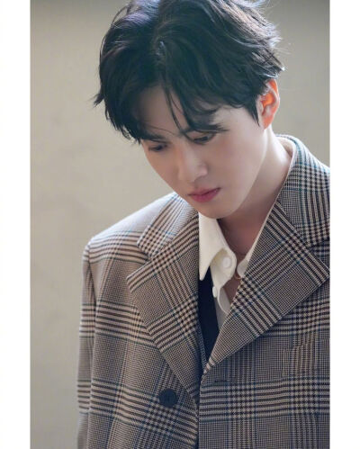 金俊勉
“如果享受等待的话 那定是爱吧”
愿我们温柔的小队平安健康的回来 爱丽等你回家